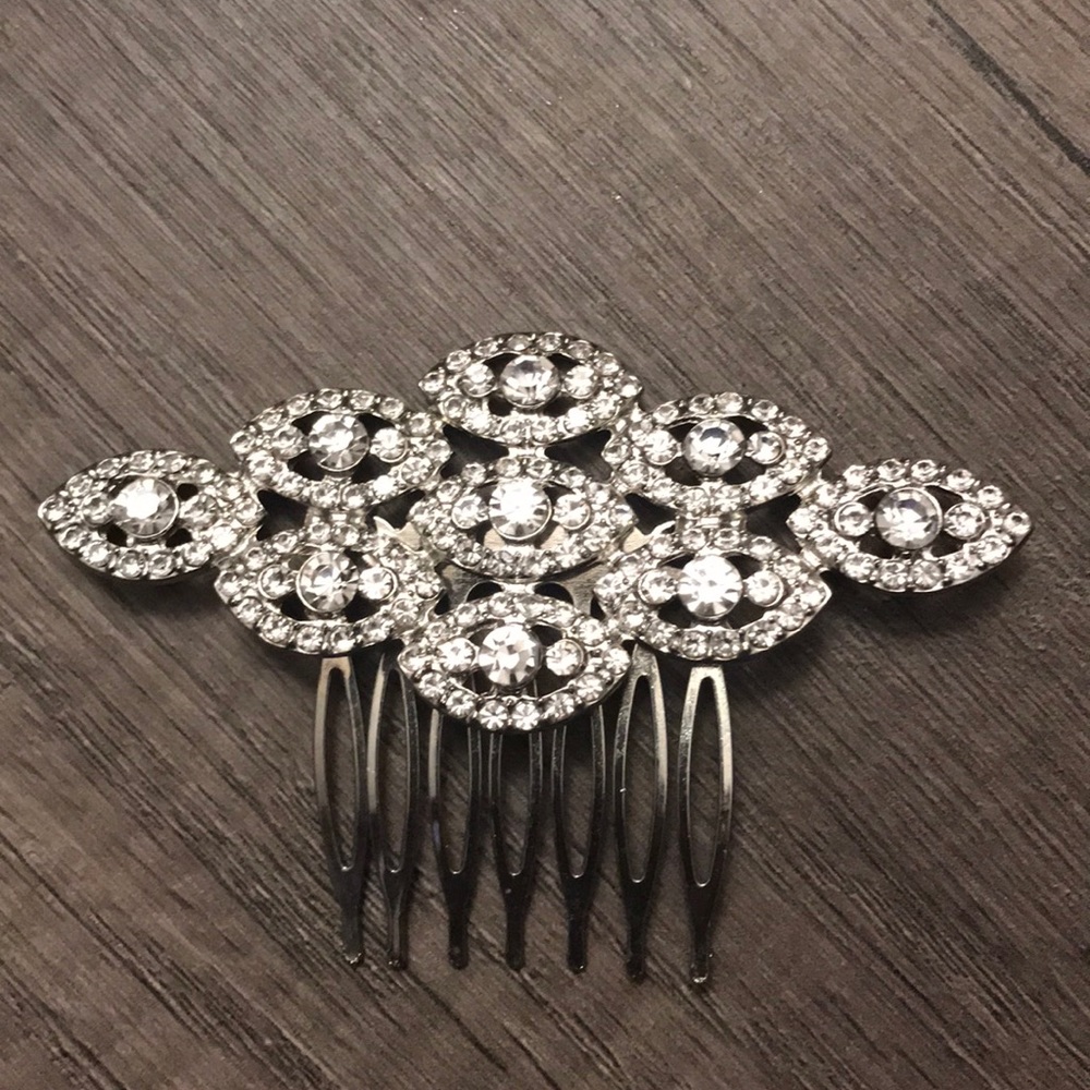 Diamond Shaped Rhinestone Head Comb